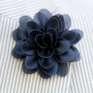 Warren Asher Boutonnière à Fleur Bleu Marine « La Subtile » Acheter 12