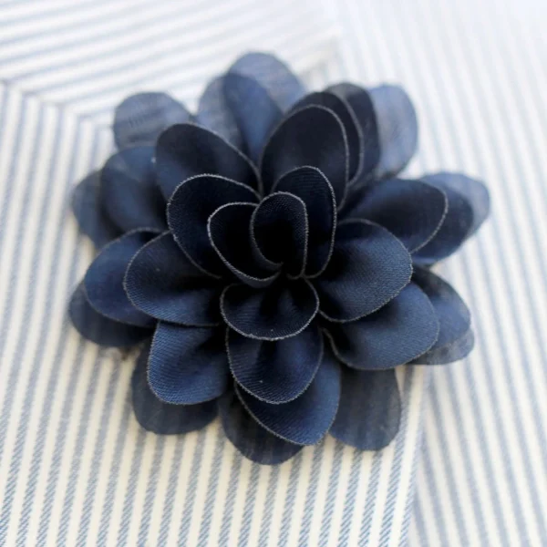 Warren Asher Boutonnière à Fleur Bleu Marine « La Subtile » Acheter 4