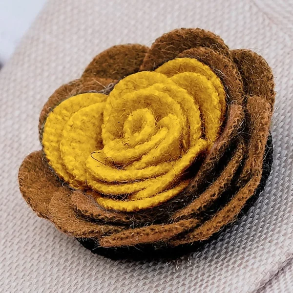 Warren Asher Boutonnière à Fleur Douce Marron Et Jaune Top ventes 5