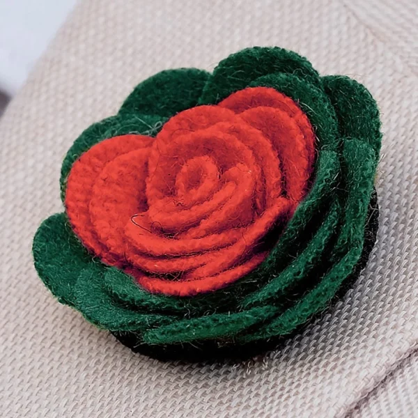 Warren Asher Boutonnière à Fleur Douce Vert Foncé Et Rouge fashion pas cher 5