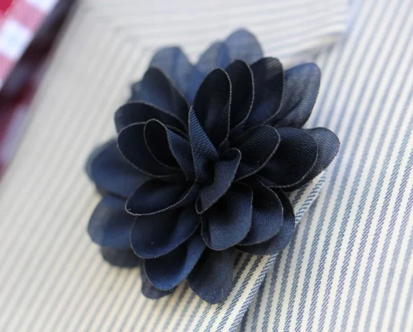 Warren Asher Boutonnière à Fleur Bleu Marine « La Subtile » Acheter 5